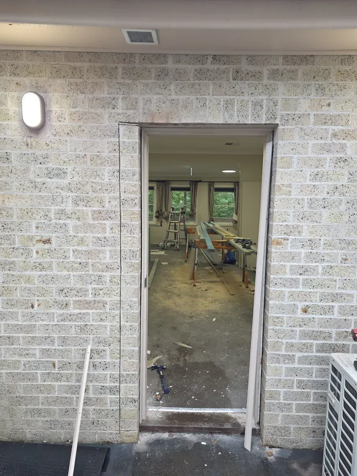 Door opening before installation, Annangrove